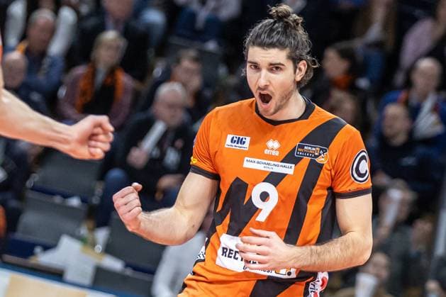 14 02 2024, Berlin, Volleyball 1 Bundesliga, Men, Matchday 19, BR Volleys FT 1844 Freiburg, Max Schmeling Halle Berlins Timothee Carle celebrates after BR Volleys FT 1844 Freiburg win a point