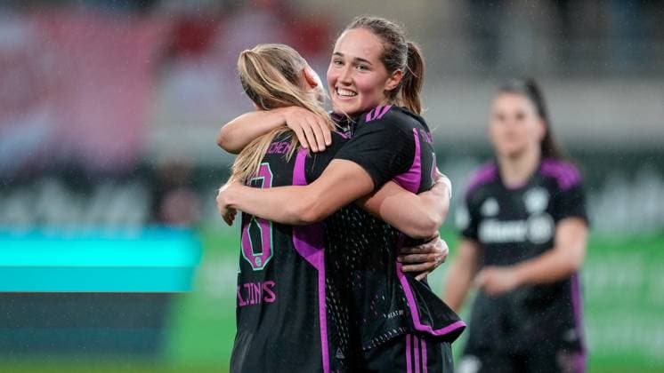 from left Jill Baijings FCB, 18 , goal scorer Sydney Lohmann FCB, 12 , players of FC Bayern Munich, cheer about the goal to 0 2, cheer, goal celebration, celebrate the goal, goal, celebration, celebration about the goal, optimistic, game scene, Highlight, Action, Action, 14 02 2024, Offenbach Germany , Soccer, DFB Cup Women, Round of 16, Kickers Offenbach FC Bayern Munich, DFB DFL REGULATES PROHIBIT ANY USE OF PHOTOGRAPHS AS IMAGE SEQUENCES AND OR QUASI VIDEO xozx