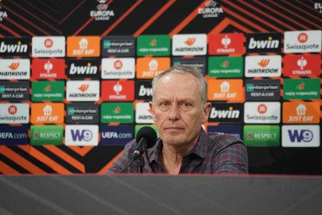 Press conference SC Freiburg in Lens, France PK with coach Christian Streich and Freiburgs Christian Günter before the match in the Europa League 2023 2024, knockout round play-offs against RC Lens at Bollaert Delelis Lens Guenter, Football, Men Copyright: xJoeranxSteinsiekx