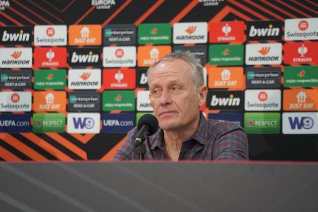 Press conference SC Freiburg in Lens, France PK with coach Christian Streich and Freiburgs Christian Günter before the match in the Europa League 2023 2024, knockout round play-offs against RC Lens at Bollaert Delelis Lens Guenter, Football, Men Copyright: xJoeranxSteinsiekx