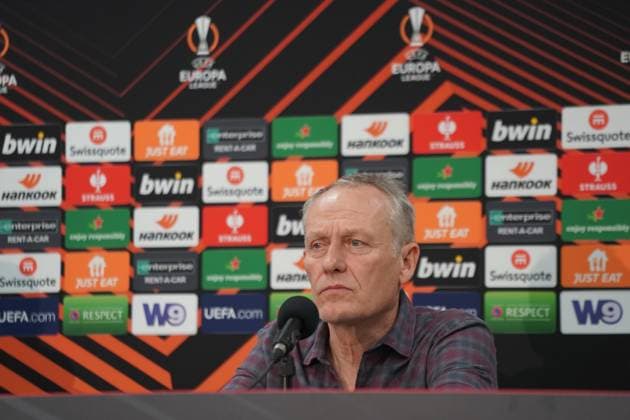 Press conference SC Freiburg in Lens, France PK with coach Christian Streich and Freiburgs Christian Günter before the match in the Europa League 2023 2024, knockout round play-offs against RC Lens at Bollaert Delelis Lens Guenter, Football, Men Copyright: xJoeranxSteinsiekx