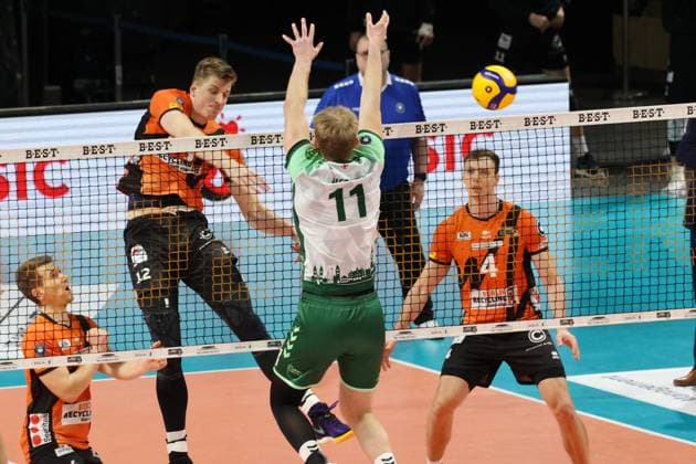DEU, DVV, 1 VBL, BR Volleys vs FT1844 Freiburg, 14 02 2024, Max Schmeling Halle, Berlin, DEU, DVV, 1 VBL, BR Volleys vs FT1844 Freiburg, in the picture Saso Stalekar BR Volleys 12 , Timo Tammemaa BR Volleys 4 , Lennart Heckel FT 1844 Freiburg 11 Photo Juergen Engler nordphoto GmbH nordphotoxGmbHx xEngler nph00076