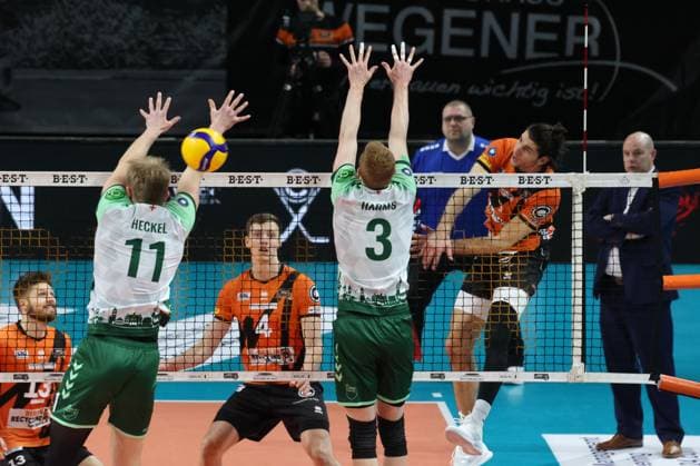 DEU, DVV, 1 VBL, BR Volleys vs FT1844 Freiburg, 14 02 2024, Max Schmeling Halle, Berlin, DEU, DVV, 1 VBL, BR Volleys vs FT1844 Freiburg, in the picture Timothee Carle BR Volleys 9 , Timo Tammemaa BR Volleys 4 , Yannick Harms FT 1844 Freiburg 3 , Lennart Heckel FT 1844 Freiburg 11 Foto Juergen Engler nordphoto GmbH nordphotoxGmbHx xEngler nph00076