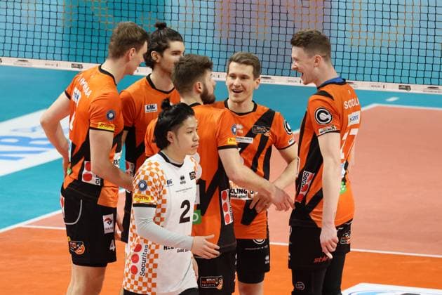 DEU, DVV, 1 VBL, BR Volleys vs FT1844 Freiburg, 14 02 2024, Max Schmeling Halle, Berlin, DEU, DVV, 1 VBL, BR Volleys vs FT1844 Freiburg, in the picture BR Volleys player circle, Satoshi Tsuiki BR Volleys 2 Photo Juergen Engler nordphoto GmbH nordphotoxGmbHx xEngler nph00076