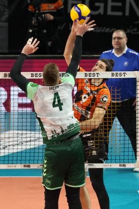 DEU, DVV, 1 VBL, BR Volleys vs FT1844 Freiburg, 14 02 2024, Max Schmeling Halle, Berlin, DEU, DVV, 1 VBL, BR Volleys vs FT1844 Freiburg, in the picture Timothee Carle BR Volleys 9 , Oliver Hein FT 1844 Freiburg 4 Photo Juergen Engler nordphoto GmbH nordphotoxGmbHx xEngler nph00076