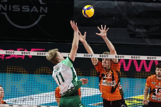 DEU, DVV, 1 VBL, BR Volleys vs FT1844 Freiburg, 14 02 2024, Max Schmeling Halle, Berlin, DEU, DVV, 1 VBL, BR Volleys vs FT1844 Freiburg, in the picture Saso Stalekar BR Volleys 12 , Lennart Heckel FT 1844 Freiburg 11 Foto Juergen Engler nordphoto GmbH nordphotoxGmbHx xEngler nph00076