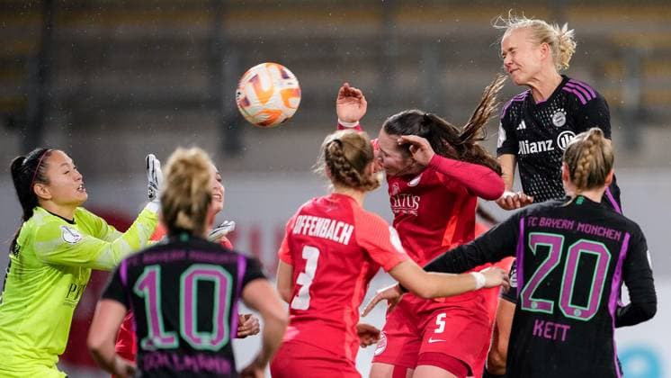Sport Themen der Woche KW07 Sport Bilder des Tages Pernille Harder (FCB, 21) springt höher als Nele Kegler (OFC, 5) und erzielt das Tor zum 0:5, Treffer, Torerfolg, Highlight, Action, Aktion, Spielszene, 14.02.2024, Offenbach (Deutschland), Fussball, DFB-Pokal der Frauen, Achtelfinale, Kickers Offenbach - FC Bayern München, DFB DFL REGULATIONS PROHIBIT ANY USE OF PHOTOGRAPHS AS IMAGE SEQUENCES AND OR QUASI-VIDEO. *** Pernille Harder FCB, 21 jumps higher than Nele Kegler OFC, 5 and scores the goal to 0 5, goal, goal success, highlight, action, action scene, 14 02 2024, Offenbach Germany , football, DFB Womens Cup, round of 16, Kickers Offenbach FC Bayern Munich, DFB DFL REGULATIONS PROHIBIT ANY USE OF PHOTOGRAPHS AS IMAGE SEQUENCES AND OR QUASI VIDEO xozx