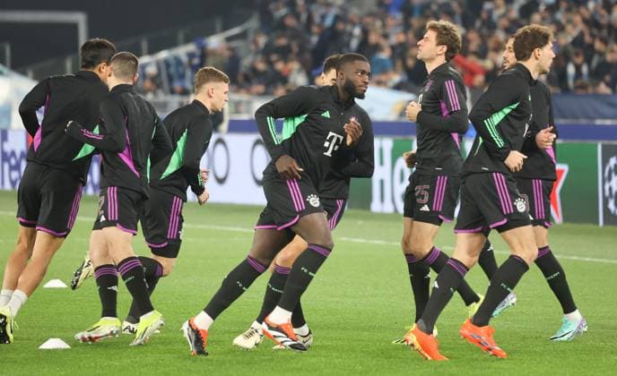 Bayern warming up Dayot Upamecano Bayern Muenchen 2 , SS Lazio Rome vs Bayern Muenchen, Champions League, round of 16, first leg, 2023 24 season, 14 02 2024, SS Lazio Rome vs Bayern Muenchen, Champions League, round of 16, first leg, 2023 24 season, 14 02 2024, Rome Copyright: xEibner-Pressefoto JoergxNiebergax EP_EER