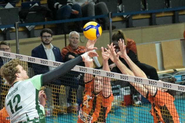 Berlin, Germany February 14, 2024 1 VBL 2023 2024 Berlin Recycling Volleys vs FT 1844 Freiburg Pictured from left in a duel Ian Perish FT Freiburg , Timo Tammemaa BR Volleys , Timothee Carle BR Volleys Copyright: xFotostandx xReuhlx