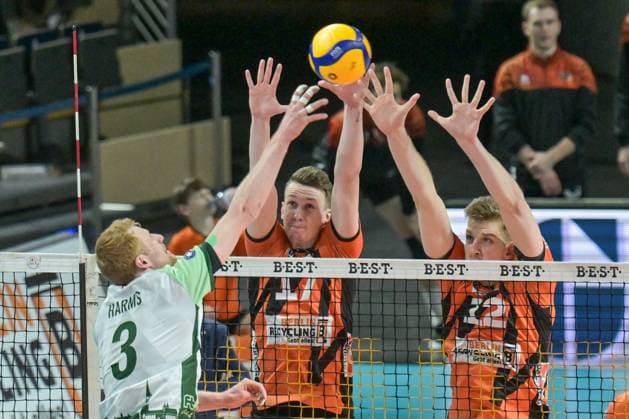 Berlin, Germany February 14, 2024 1 VBL 2023 2024 Berlin Recycling Volleys vs FT 1844 Freiburg Pictured from left in a duel Yannick Harms FT Freiburg , Marek Sotola BR Volleys , Saso Stalekar BR Volleys Copyright: xFotostandx xReuhlx