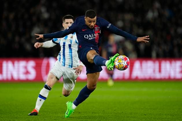 Paris Saint-Germain v Real Sociedad: Round of 16 First Leg - UEFA Champions League 2023 24 Kylian Mbappe Centre-Forward of PSG and France controls the ball during the UEFA Champions League 2023 24 round of 16 first leg match between Paris Saint-Germain and Real Sociedad at Parc des Princes on February 14, 2024 in Paris, France. Paris France  Copyright: xJosexBretonx originalFilename:breton-parissai240214_npZGo.jpg