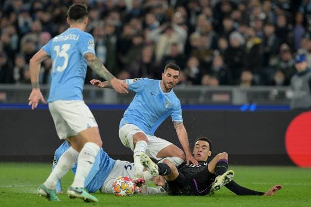 Foto Alfredo Falcone LaPresse 14 Febbraio 2024 Roma (Italia) calcio - Lazio vs Bayern Monaco - Andata ottavi di finale Uefa Champions League 2023 2024 - Stadio Olimpico di Roma. Nella foto: Danilo Cataldi (SS Lazio); Jamal Musiala (Bayern Monaco) February 14, 2024 Rome (Italy) sport, soccer - SS Lazio vs FC Bayern Munich - Round of 16 first leg Uefa Champions League 2023 2024 - Olimpic Stadium in Rome. In the pic: Danilo Cataldi (SS Lazio); Jamal Musiala (Bayern Monaco)  Copyright: xAlfredoxFalcone LaPressex