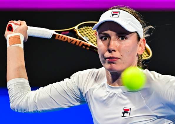 Qatar TotalEnergies Open - Day 4 Ekaterina Alexandria is in action during her third-round match against Iga Swiatek of Poland at the WTA, Tennis Damen 1000-Qatar TotalEnergies Open tennis tournament at the Khalifa International Tennis Complex in Doha, Qatar, on February 14, 2024. DOHA Qatar  Copyright: xNoushadxThekkayilx originalFilename:varittyakkal-qatartot240214_npAUt.jpg