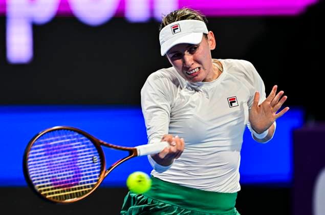 Qatar TotalEnergies Open - Day 4 Ekaterina Alexandria is in action during her third-round match against Iga Swiatek of Poland at the WTA, Tennis Damen 1000-Qatar TotalEnergies Open tennis tournament at the Khalifa International Tennis Complex in Doha, Qatar, on February 14, 2024. DOHA Qatar  Copyright: xNoushadxThekkayilx originalFilename:varittyakkal-qatartot240214_npcpj.jpg