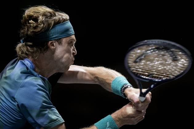 ROTTERDAM - Andrey Rublev (RUS) in action against Felix Auger-Aliassime (CAN) on the third day of the ABN AMRO Open tennis tournament in Ahoy. ANP SANDER KONING Third day 2024 xVIxANPxSportx xxANPxIVx 491128176 originalFilename: 491128176.jpg