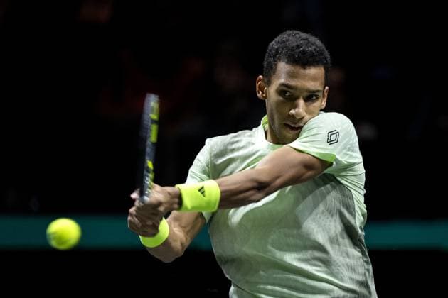 ROTTERDAM - Felix Auger-Aliassime (CAN) in action against Andrey Rublev (RUS) on the third day of the ABN AMRO Open tennis tournament in Ahoy. ANP SANDER KONING Third day 2024 xVIxANPxSportx xxANPxIVx 491128264 originalFilename: 491128264.jpg