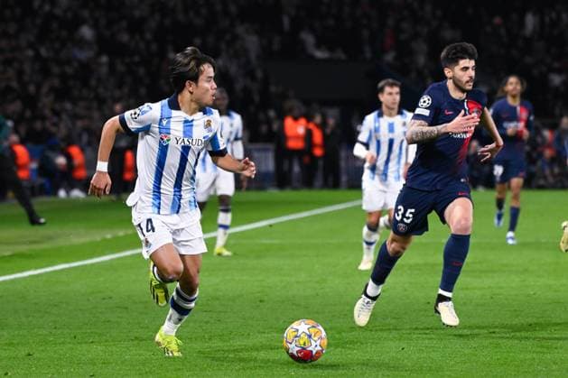 Takefusa Kubo ( 14 - Real Sociedad ) and Lucas Beraldo ( 35 - PSG ) during the UEFA Champions League match between PSG and Real Sociedad at Parc Des Princes on February 14, 2024 in Paris, France. ( Photo by federico pestellini panoramic ) - FOOTBALL : Paris Saint Germain vs Real Sociedad - Ligue des Champions - 14 02 2024 FedericoPestellini Panoramic 