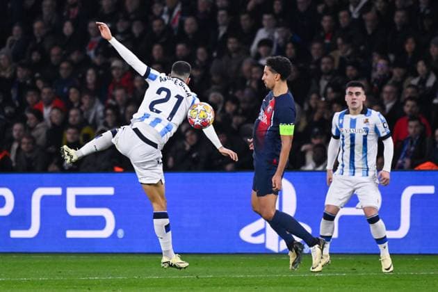 Andre Silva ( 21 - Real Sociedad ) and Marquinhos ( 5 - PSG ) during the UEFA Champions League match between PSG and Real Sociedad at Parc Des Princes on February 14, 2024 in Paris, France. ( Photo by federico pestellini panoramic ) - FOOTBALL : Paris Saint Germain vs Real Sociedad - Ligue des Champions - 14 02 2024 FedericoPestellini Panoramic 