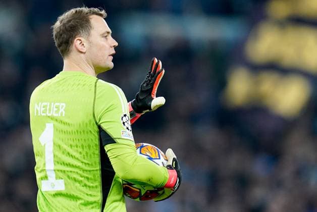 Lazio v FC Bayern Munich - UEFA Champions League Manuel Neuer of FC Bayern Munich gestures during the UEFA Champions League Round of 16 match between SS Lazio v FC Bayern Munich at Stadio Olimpico Roma on February 14, 2024 in Rome, Italy. Rome Stadio Olimpico Rome Italy Copyright: xGiuseppexMaffiax UCL_Lazio-BayernMunich_GM_140224_LIA8844