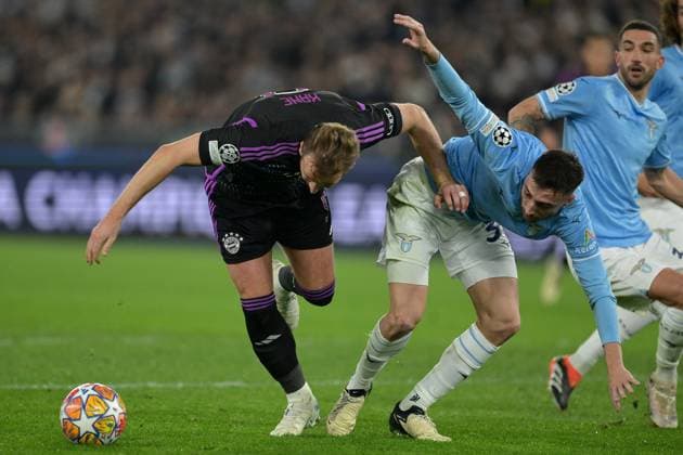 Foto Alfredo Falcone LaPresse 14 Febbraio 2024 Roma (Italia) calcio - Lazio vs Bayern Monaco - Andata ottavi di finale Uefa Champions League 2023 2024 - Stadio Olimpico di Roma. Nella foto: Harry Kane (Bayern Monaco); Mario Gila (SS Lazio); February 14, 2024 Rome (Italy) sport, soccer - SS Lazio vs FC Bayern Munich - Round of 16 first leg Uefa Champions League 2023 2024 - Olimpic Stadium in Rome. In the pic: Harry Kane (Bayern Monaco); Mario Gila (SS Lazio);  Copyright: xAlfredoxFalcone LaPressex