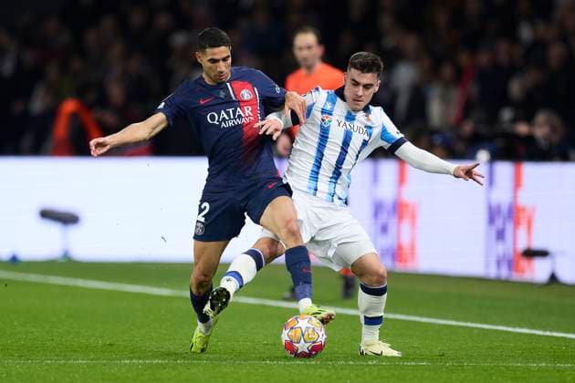 Paris Saint-Germain v Real Sociedad: Round of 16 Leg One - UEFA Champions League 2023 2024 Ander Barrenetxea of Real Sociedad competes for the ball with Achraf Hakimi of Paris Saint-Germain during the UEFA Champions League match between Paris Saint-Germain and Real Sociedad at Parc des Princes on February 14, 2024, in Paris, France. Paris Parc des Princes Paris France RL_PSGvRSO_046 Copyright: xRicardoxLarreinax