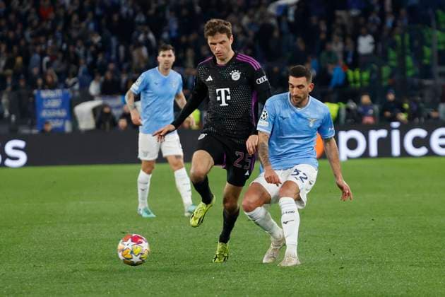 February 14, 2024, Rome, Lazio, Italy: Danilo Cataldi of Lazio Thomas MoÂ¼ller of Bayern during the UEFA Champions League round of 16 first leg match between SS Lazio and FC Bayern at Stadio Olimpico on February 14, 2024 in Rome, Italy. Rome Italy - ZUMAl131 20240214_zsp_l131_011 Copyright: xCiroxDexLucax