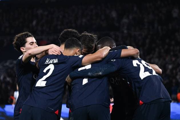 Bradley Barcola ( 29 - PSG ) celebrates with teammates during the UEFA Champions League match between PSG and Real Sociedad at Parc Des Princes on February 14, 2024 in Paris, France. ( Photo by federico pestellini panoramic ) - FOOTBALL : Paris Saint Germain vs Real Sociedad - Ligue des Champions - 14 02 2024 FedericoPestellini Panoramic 