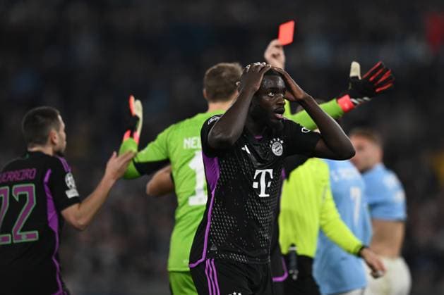 Sport Themen der Woche KW07 Sport Bilder des Tages Db Roma 14 02 2024 - Champions League Lazio-Bayern Monaco foto Daniele Buffa Image Nella foto: espulsione Dayot Upamecano 