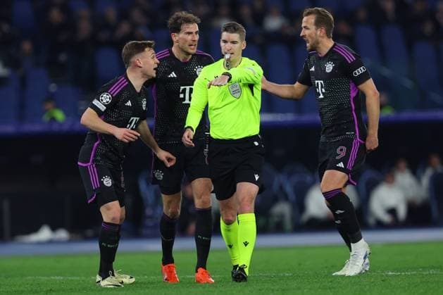 UEFA CHAMPIONS LEAGUE 2023-2024 - Round 16 - SS Lazio vs Bayern Munchen, Olympic Stadium in Rome Rome, Italy 14.2.2024: rancois Letexier referee whistles the penalty during the Uefa Champions League 2023-2024, round of 16 football match SS Lazio vs FC Bayern Mucnhen at Olympic Stadium in Rome. Rome Olympic italy italy Copyright: xmarcoxiacobucci