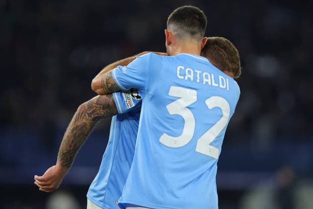 UEFA CHAMPIONS LEAGUE 2023-2024 - Round 16 - SS Lazio vs Bayern Munchen, Olympic Stadium in Rome Rome, Italy 14.2.2024: Ciro Immobile of Lazio score the goal 1-0 and celebrate with the team i during the Uefa Champions League 2023-2024, round of 16 football match SS Lazio vs FC Bayern Mucnhen at Olympic Stadium in Rome. Rome Olympic italy italy Copyright: xmarcoxiacobucci