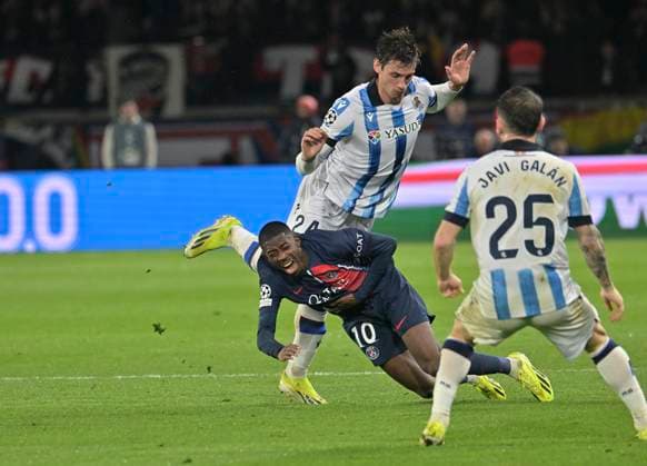 Lenormand vs Dembele FOOTBALL : Paris Saint Germain vs Real Sociedad - Ligue des Champions - 14 02 2024 MaoCtou Panoramic 