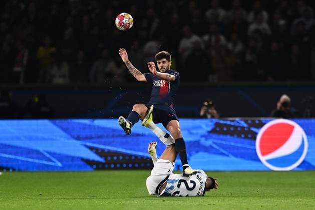 PARIS, FRANCE - FEBRUARY 14: Lucas Beraldo of Paris Saint-Germain and Brais Mendez of Real Sociedad during the UEFA Champions League 2023 24 round of 16 first leg match between Paris Saint-Germain and Real Sociedad at Parc des Princes on February 14, 2024 in Paris, Paris Saint-Germain v Real Sociedad: Round of 16 First Leg - UEFA Champions League 2023 24 Copyright: xSebastianxFrejx