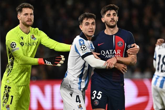 PARIS, FRANCE - FEBRUARY 14: Alex Remiro, Martin Zubimendi of Real Sociedad and Lucas Beraldo of Paris Saint-Germain during the UEFA Champions League 2023 24 round of 16 first leg match between Paris Saint-Germain and Real Sociedad at Parc des Princes on February 14, 2024 in Paris, Paris Saint-Germain v Real Sociedad: Round of 16 First Leg - UEFA Champions League 2023 24 Copyright: xSebastianxFrejx