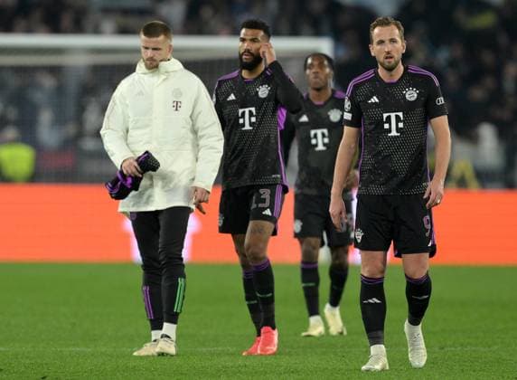 Foto Alfredo Falcone LaPresse 14 Febbraio 2024 Roma (Italia) calcio - Lazio vs Bayern Monaco - Andata ottavi di finale Uefa Champions League 2023 2024 - Stadio Olimpico di Roma. Nella foto: delusione dei giocatori del Bayern - Harry Kane (Bayern Monaco) February 14, 2024 Rome (Italy) sport, soccer - SS Lazio vs FC Bayern Munich - Round of 16 first leg Uefa Champions League 2023 2024 - Olimpic Stadium in Rome. In the pic: Bayern player disappointment - Harry Kane (Bayern Monaco)  Copyright: xAlfredoxFalcone LaPressex