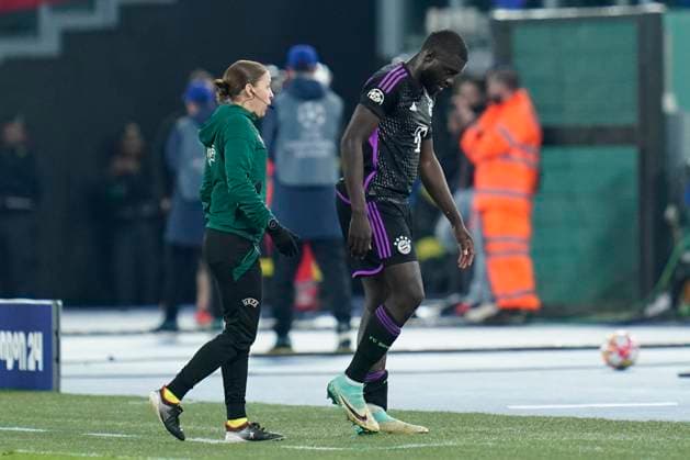 Dayot Upamecano of FC Bayern Munich leaves the pitch receiving a red card during the Uefa Champions League match between SS Lazio and FC Bayern Munchen at Stadio Olimpico Rome Italy on 14 February 2024. Rome Stadio Olimpico Rome Italy Copyright: xPhotoxSportxPicsx SP24-849-067
