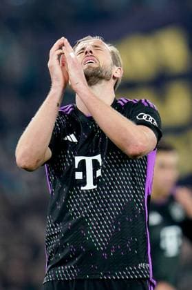 Sport Bilder des Tages Lazio v FC Bayern Munich - UEFA Champions League Harry Kane of FC Bayern Munich looks dejected during the UEFA Champions League Round of 16 match between SS Lazio v FC Bayern Munich at Stadio Olimpico Roma on February 14, 2024 in Rome, Italy. Rome Stadio Olimpico Rome Italy Copyright: xGiuseppexMaffiax UCL_Lazio-BayernMunich_GM_140224_LIA4128