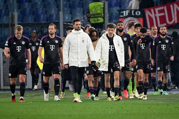 Rome, Stadio Olimpico, 14 02 24, GER, Men, UEFA Champions League, Season 2023 2024, Lazio Roma FC Bayern Muenchen Bild Unzufriedene Spieler des FC Bayern verlassen den Platz Only for editorial use UEFA regulations prohibit any use of photographs as image sequences and or quasi video Italy