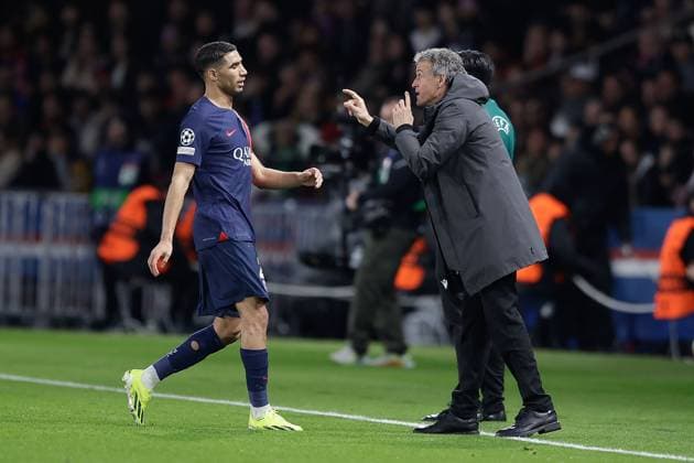 PARIS 14 02 2024 xabx Uefa Champions League Round of 16 2023 2024 Paris Saint Germain REAL SOCIEDAD DE FÖTBOL v l , Achraf Hakimi Paris Saint Germain , Coach, Trainer Luis Henrique Paris Saint Germain gives instructions, gesticulates, gesticulates with arms gives instructions, gesticulate Copyright: AntonioxBorga