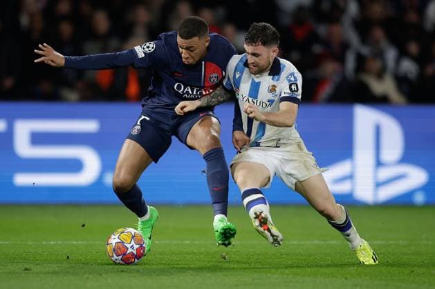 PARIS 14 02 2024 xabx Uefa Champions League Round of 16 2023 2024 Paris Saint Germain REAL SOCIEDAD DE FÖTBOL v l , Kylian Mbappe Paris Saint Germain , Javier Galan REAL SOCIEDAD DE FÖTBOL duel, action, action, Battles for the Ball Copyright: AntonioxBorga