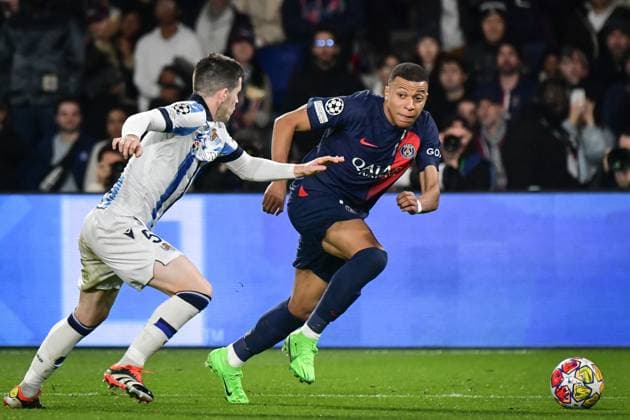Champions League - PSG v Real Sociedad Paris Saint-Germain s forward Kylian Mbappe (R) fights for the ball during the UEFA Champions League football match between Paris Saint-Germain and Real Sociedad at the Parc des Princes stadium in Paris, France on February 14, 2024. Photo by Firas Abdullah ABACAPRESS.COM Paris Ã?le-de-France France  Copyright: xAbdullahxFiras ABACAx