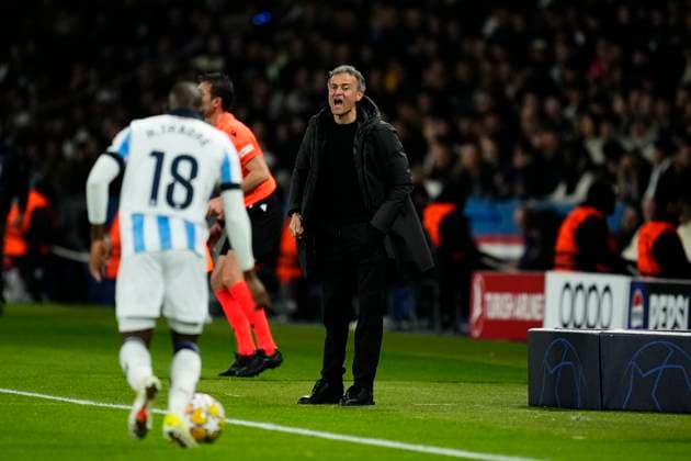 Paris Saint-Germain v Real Sociedad: Round of 16 First Leg - UEFA Champions League 2023 24 Luis Enrique head coach of France gives instructions during the UEFA Champions League 2023 24 round of 16 first leg match between Paris Saint-Germain and Real Sociedad at Parc des Princes on February 14, 2024 in Paris, France. Paris France  Copyright: xJosexBretonx originalFilename:breton-parissai240214_np9u0.jpg