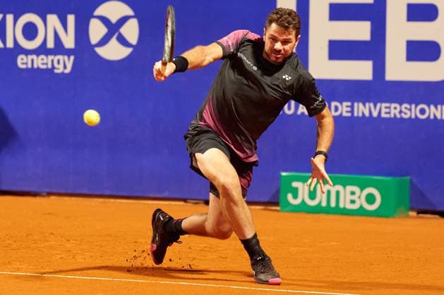 Stan Wawrinka of Switzerland returns a backhand to Nicolas Jarry of Chile during the second round match of the IEB+ Argentina Open 2024 at Buenos Aires Lawn Tennis Club on February 14, 2024 in Buenos Aires, Argentina. (Photo by Camilla Stolen Imago) Buenos Aires Argentina Copyright: xCamillaxStolenx L1730177