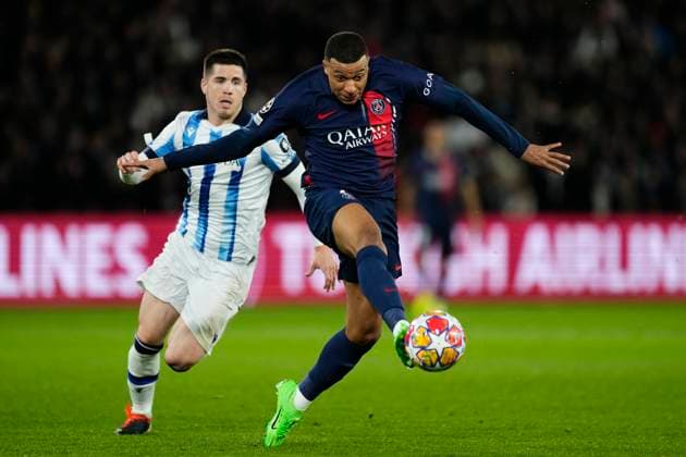 Paris Saint-Germain v Real Sociedad: Round of 16 First Leg - UEFA Champions League 2023 24 Kylian Mbappe Centre-Forward of PSG and France controls the ball during the UEFA Champions League 2023 24 round of 16 first leg match between Paris Saint-Germain and Real Sociedad at Parc des Princes on February 14, 2024 in Paris, France. Paris France  Copyright: xJosexBretonx originalFilename:breton-parissai240214_npsQt.jpg