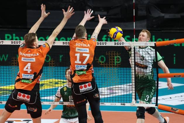 DEU, DVV, 1 VBL, BR Volleys vs FT1844 Freiburg, 14 02 2024, Max Schmeling Halle, Berlin, DEU, DVV, 1 VBL, BR Volleys vs FT1844 Freiburg, in the picture Timo Tammemaa BR Volleys 4 , Marek Sotola BR Volleys 17 , Yannick Harms FT 1844 Freiburg 3 Photo Juergen Engler nordphoto GmbH nordphotoxGmbHx xEngler nph00076