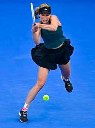 Qatar TotalEnergies Open - Day 5 Danielle Collins is in action during her quarter-final match against Anastasia Pavlyuchenkova at the WTA, Tennis Damen 1000-Qatar TotalEnergies Open tennis tournament at the Khalifa International Tennis Complex in Doha, Qatar, on February 15, 2024. DOHA Qatar  Copyright: xNoushadxThekkayilx originalFilename:varittyakkal-qatartot240215_npawM.jpg