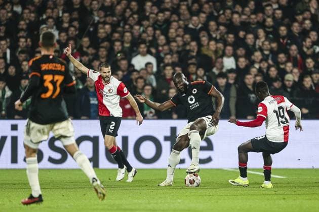 ROTTERDAM, 15-2-2024, Stadium de Kuip, 2023 2024, UEFA Europa League, intermediate round, Feyenoord - AS Roma, Feyenoord player Bart Nieuwkoop, Roma player Romelu Lukaku Feyenoord - Roma  x24269378x Copyright: