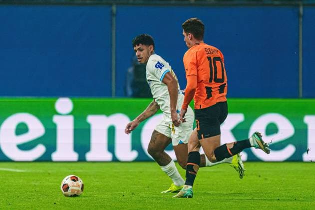 Faris Moumbagna Olympique de Marseille, 14 , Georgiy Sudakov Shakhtar Donetsk, 10 GER, Shakhtar Donetsk vs Olympique de Marseille, Football, Europa League, Play offs, 2023 2024 season, 15 02 2024 GER, Shakhtar Donetsk vs Olympique de Marseille, Football, Europa League, Play offs, 2023 2024 season, 15 02 2024 Hamburg Copyright: xEibner-Pressefoto MarcelxvonxFehrnx EP_MFN