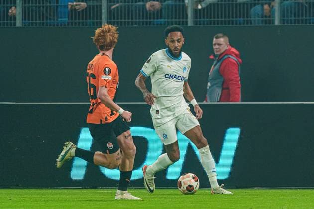 Yukhym Konoplya Shakhtar Donetsk, 26 , Pierre Emerick Aubameyang Olympique de Marseille, 10 GER, Shakhtar Donetsk vs Olympique de Marseille, Football, Europa League, Play offs, 2023 2024 season, 15 02 2024 GER, Shakhtar Donetsk vs Olympique de Marseille, Football, Europa League, Play offs, 2023 2024 season, 15 02 2024 Hamburg Copyright: xEibner-Pressefoto MarcelxvonxFehrnx EP_MFN
