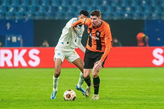 Azzedine Ounahi Olympique de Marseille, 08 , Dmytro Kryskiv Shakhtar Donetsk, 08 GER, Shakhtar Donetsk vs Olympique de Marseille, Football, Europa League, Play offs, Season 2023 2024, 15 02 2024 GER, Shakhtar Donetsk vs Olympique de Marseille, Football, Europa League, Play offs, Season 2023 2024, 15 02 2024 Hamburg Copyright: xEibner-Pressefoto MarcelxvonxFehrnx EP_MFN