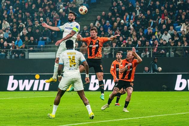 Goal kick Goal chance by header Samuel Gigot Olympique de Marseille, 04 GER, Shakhtar Donetsk vs Olympique de Marseille, Football, Europa League, Play offs, 2023 2024 season, 15 02 2024 GER, Shakhtar Donetsk vs Olympique de Marseille, Football, Europa League, Play offs, 2023 2024 season, 15 02 2024 Hamburg Copyright: xEibner-Pressefoto MarcelxvonxFehrnx EP_MFN
